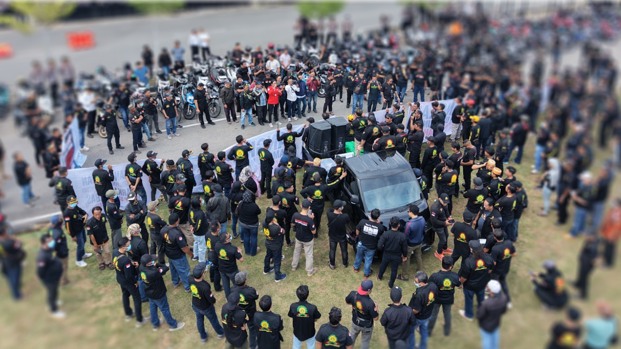 Dugaan Pencemaran Nama Baik Dewan Pembina, Ratusan Massa LPM dan Pemuda Pancasila Datangi Mapolda Kalbar
