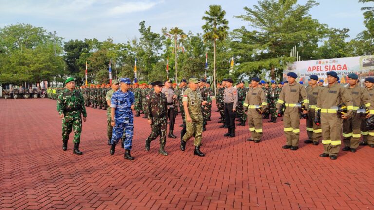 "Pemkab Kubu Raya bersama TNI-Polri gelar Apel Siaga Karhutla 2026. Pangdam XII/Tanjungpura dan Polres instruksikan patroli hotspot di lahan gambut."