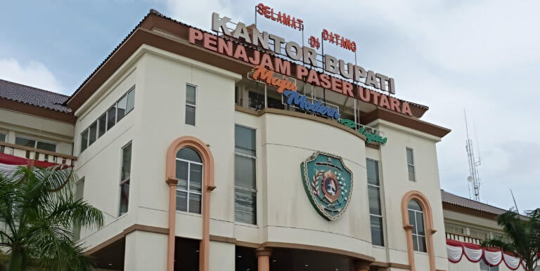 "Pemkab Penajam Paser Utara salurkan Rp4,3 miliar APBD 2026 untuk 6.000 siswa baru SD/SMP via Kartu Penajam Cerdas tanpa verifikasi tingkat ekonomi."