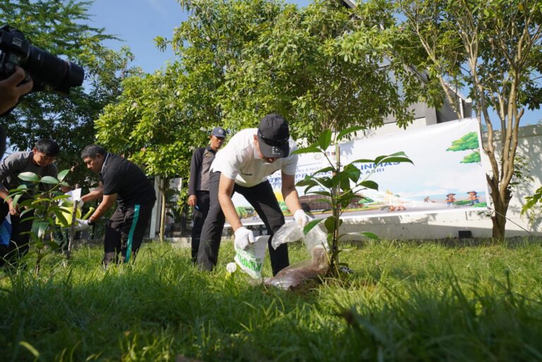 "Wali Kota Pontianak Edi Rusdi Kamtono instruksikan ASN pimpin gerakan kebersihan kota. Sampah sekolah dan kantor dinas wajib dipilah sebelum ke TPA."