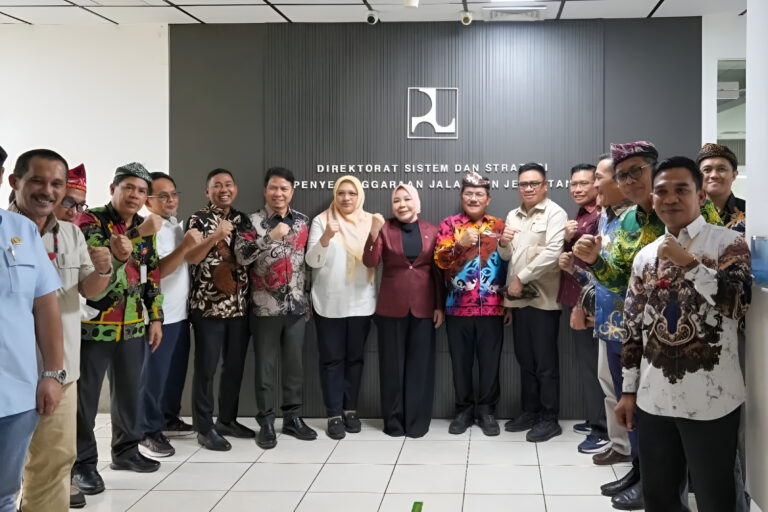 "Pemprov Kaltara temui Kementerian PU dorong percepatan pembangunan Jalan Lingkar Krayan sepanjang 90 km di kawasan perbatasan Nunukan."