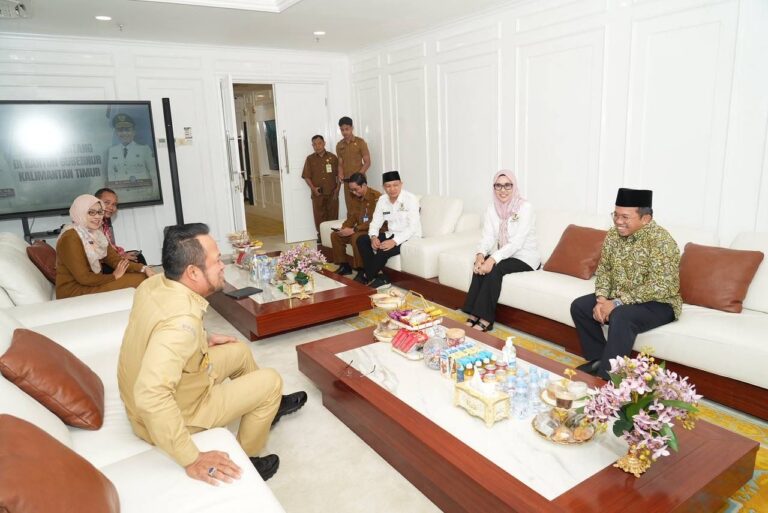 "Kemenag RI mengapresiasi alokasi anggaran Rp1,5 triliun program Gratispol Kaltim. Pemprov Kaltim beri subsidi Rp13 juta per tahun untuk mahasiswa di Kairo."