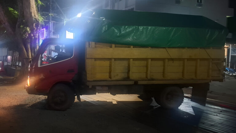 "Polsek Pontianak Utara amankan truk berisi 2.000 liter solar bersubsidi di gudang Jalan Budi Utomo. Kasus diserahkan ke Satreskrim Polresta Pontianak."