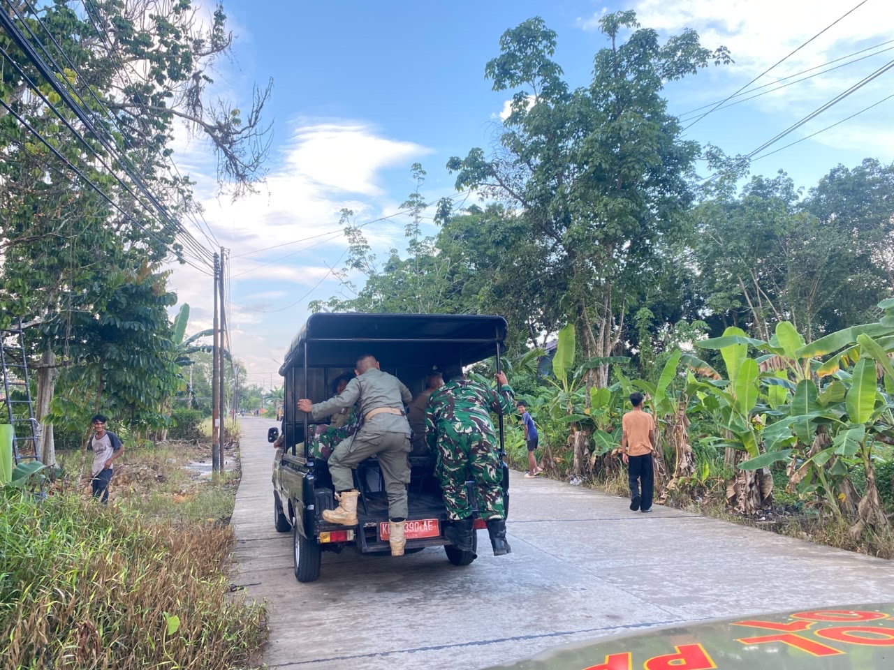 Dinilai Membahayakan, Satpol PP Pontianak Sita Sejumlah Layangan dan Gelondongan