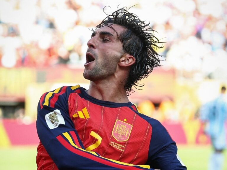 "Timnas Spanyol resmi menjadi juara Piala Dunia 2026 setelah mengalahkan Argentina 1-0 lewat gol tunggal Ferran Torres di babak perpanjangan waktu."