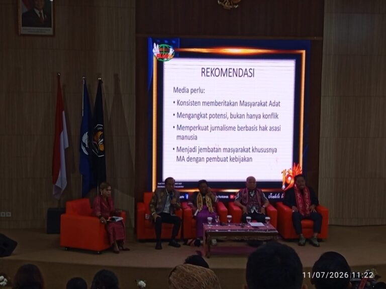 "Wakil Ketua Baleg DPR RI Sturman Panjaitan, AMAN, dan Polda Kalbar bahas hak masyarakat adat dalam seminar di Untan Pontianak. Dorong pers inklusif."