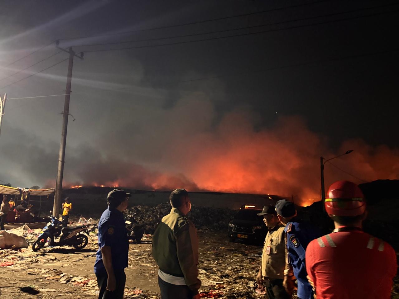 TPA Jatiwaringin Tangerang Terbakar 15 Hektare, BNPB Kirim Helikopter dari Jambi
