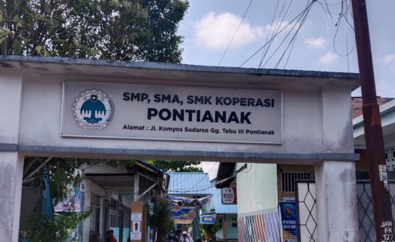 "Sebanyak 19 guru SMK Koperasi Pontianak menuntut kejelasan pembayaran honor bulanan dari Mei-Juli 2026 yang mandek. Guru ancam lapor Dekopinwil Kalbar."