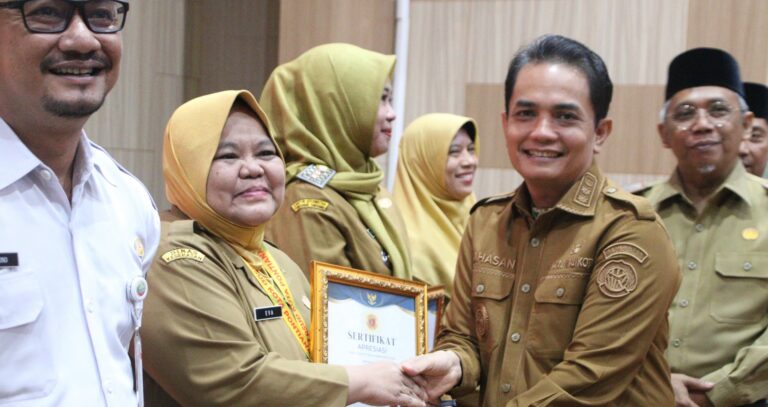 "Pemkot Pontianak instruksikan ASN pangkas birokrasi, validasi data inovasi IGA 2026 di lapangan, dan larang praktik titip-menitip siswa pada PPDB."