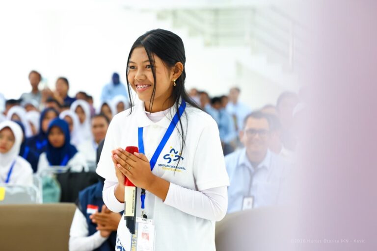 "Sebanyak 82 siswa ikuti MPLS angkatan pertama Sekolah Nasional Terintegrasi (SNT) 3 IKN. Kurikulum terintegrasi STEAM dan kompetensi global resmi dimulai."