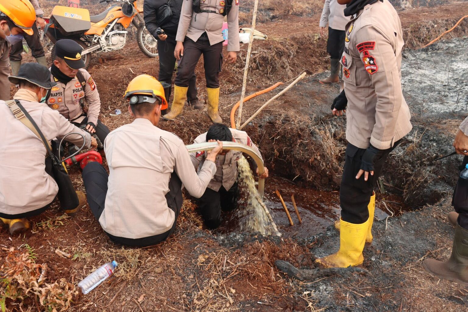 Atasi Titik Api di Teluk Keramat, Polisi Buat Embung Estafet Pasokan Air Karhutla