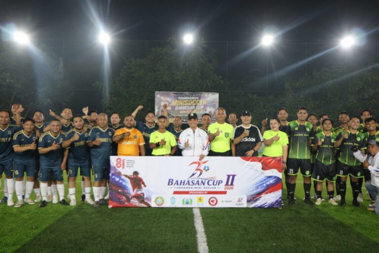 "Wawako Bahasan buka Turnamen Mini Soccer Bahasan Cup Seri 2 di Pontianak yang diikuti 34 tim dengan total hadiah motor Vario dan uang puluhan juta"