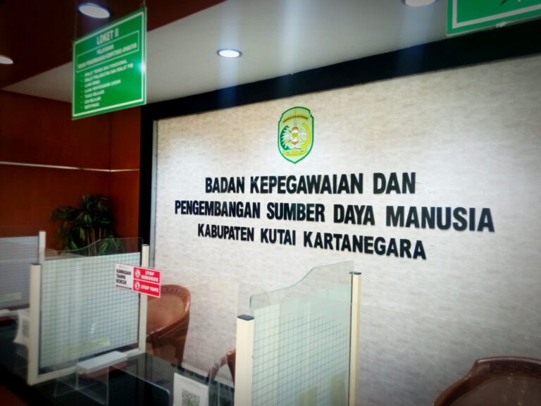 "Pemkab Kukar memecat delapan ASN akibat pelanggaran disiplin berat, mulai dari penyalahgunaan narkoba, perselingkuhan, hingga tidak masuk kerja karena jeratan utang."