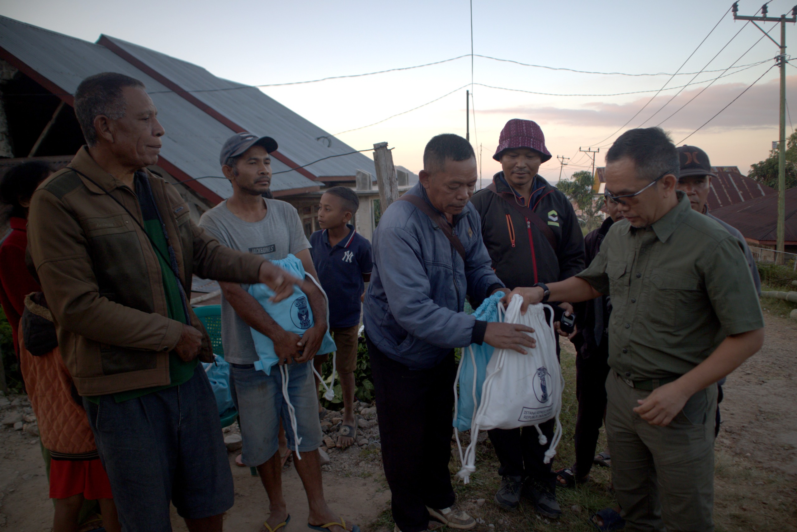 BNPB Salurkan Bantuan Presiden untuk Korban Gempa di Kuwus Manggarai Barat