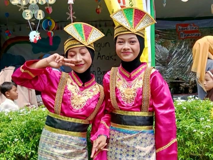 Carissa dan Calista, Penari Kembar Asal Pontianak Terpilih Tampil di Istana Negara