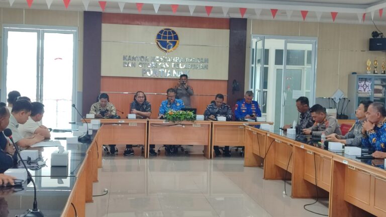 "Evaluasi layanan ASDP oleh KSOP Pontianak soroti masa transisi regulasi, migrasi sertifikat kelaikan Simkapel, hingga kewajiban legalitas dermaga kapal."