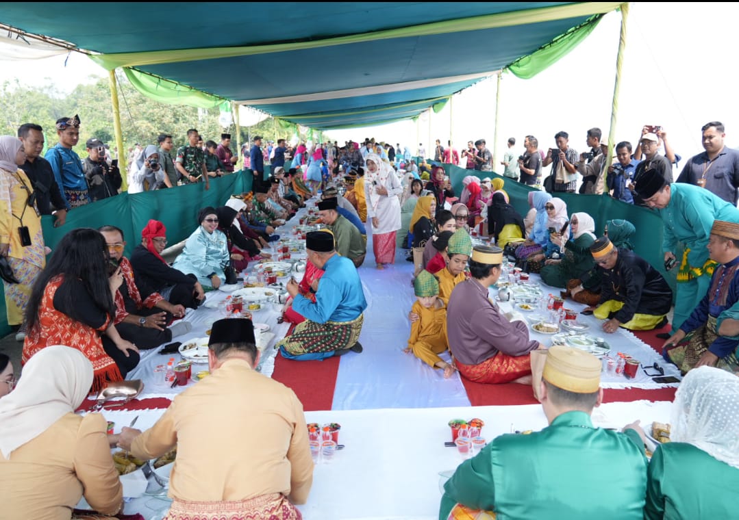 Gubernur Kalbar Buka Festival Budaya Robo-Robo Mempawah 2026, Pemprov Serahkan Bantuan Rp50 Juta