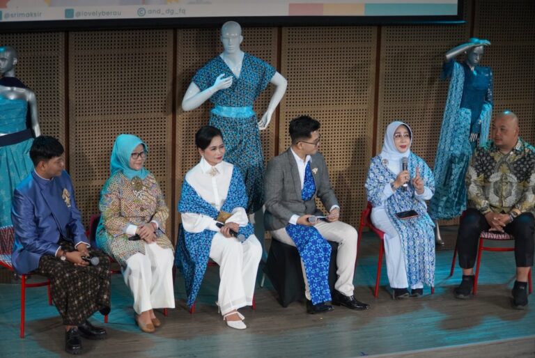 "Pemkab Berau merilis Tari Baliu Dalling dan delapan motif Batik Derawan Maratua di Jakarta sebagai langkah transformasi pariwisata berbasis budaya dan ekonomi kreatif."