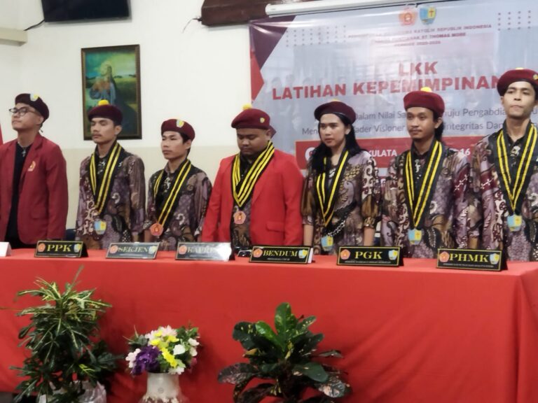 "PMKRI Cabang Pontianak resmi membuka LKK 2026 di Wisma Imakulata untuk membentuk 20 kader terpilih menjadi calon pemimpin yang berkarakter dan berintegritas."