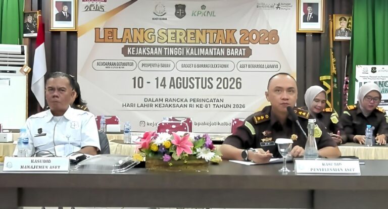 "Hari ketiga Lelang Serentak BPA Kejaksaan, Kejari Sanggau dan Sintang berhasil bukukan penjualan aset Rp431 juta. Sejumlah objek kayu dan emas belum laku."