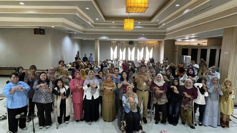 "HWDI menggelar Lokakarya Kepemimpinan Perempuan Disabilitas di Pontianak untuk mendorong integrasi perspektif inklusif dan gender dalam kebijakan aksi iklim."