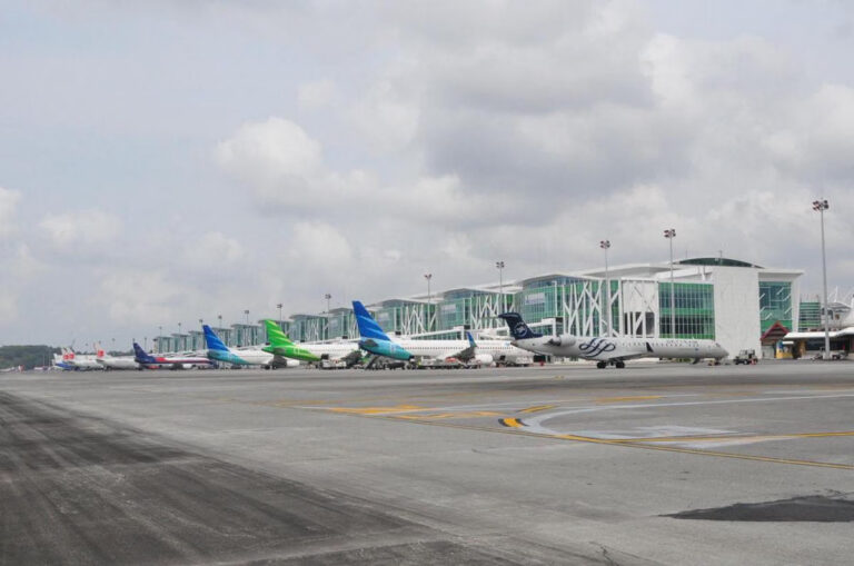 "Kabut asap karhutla di Kalsel picu penundaan dua penerbangan Wings Air dan Citilink di Bandara SAMS Sepinggan Balikpapan akibat rotasi pesawat terganggu."