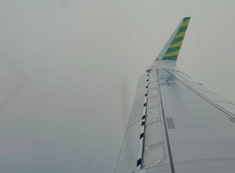 "Kabut asap karhutla akibatkan jarak pandang anjlok di bawah 1.000 meter hingga otoritas Bandara Supadio Pontianak menunda sejumlah jadwal penerbangan pagi."