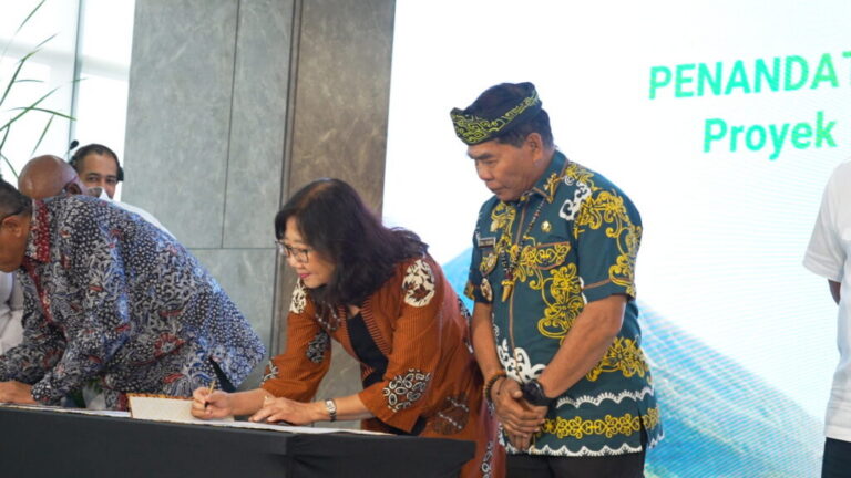 "Pemprov Kaltara terima dana iklim RBP REDD+ GCF senilai Rp41,5 miliar. Gubernur Zainal A. Paliwang alokasikan anggaran untuk rehabilitasi kawasan hutan."