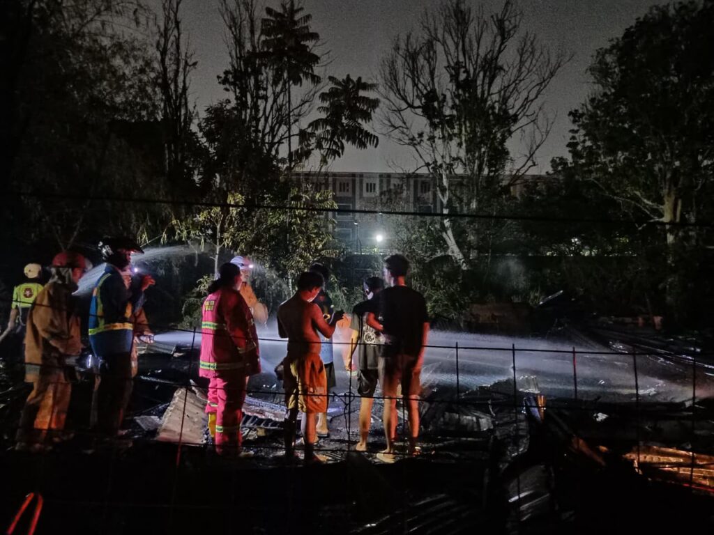 Amukan Api Ludeskan Mes Karyawan di Jalan Perdana Pontianak dalam Hitungan Menit