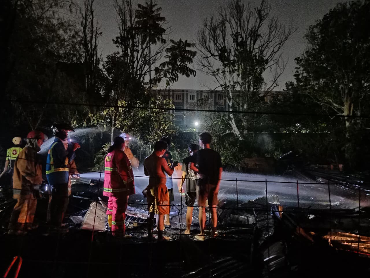 Amukan Api Ludeskan Mes Karyawan di Jalan Perdana Pontianak dalam Hitungan Menit