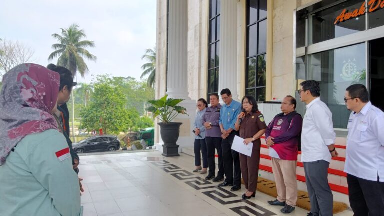 "Kejati Kalbar melepas peserta magang FK PKBM Kalimantan Barat guna mendorong kesiapan kerja dan daya saing warga belajar di dunia industri."