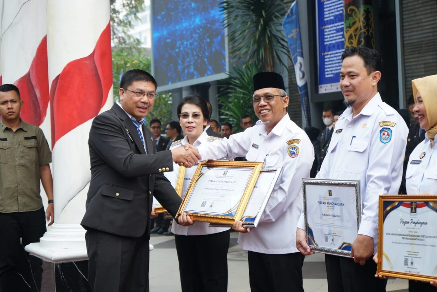Kelola JDIH Terbaik, Pemkot Pontianak Raih Dua Penghargaan Kementerian Hukum