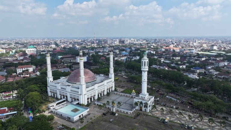 "Pemkot Pontianak gelar salat istisqa di Masjid Raya Mujahidin pada Sabtu (29/8) untuk mohon hujan di tengah kemarau panjang, karhutla, dan kabut asap."