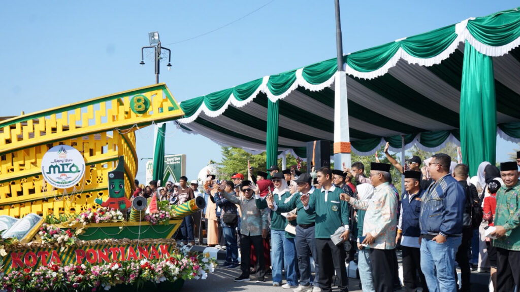 Sarat Makna Filosofis, Mobil Hias Tanjak Pontianak Curi Perhatian di Pawai MTQ ke-34 Kalbar