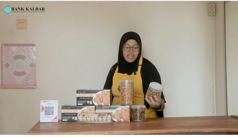 "Berkat fasilitas KUM Bank Kalbar, UMKM Molila Cookies di Sekadau perluas produksi nastar berizin BPOM hingga sukses buka gerai dan sistem QRIS."
