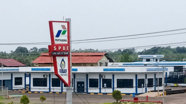 Plang nama Stasiun Pengisian Bulk Elpiji (SPBE) Pertamina yang melayani distribusi LPG 3 kg di Ketapang. (Dok. Google Maps/Nurhan Udin)