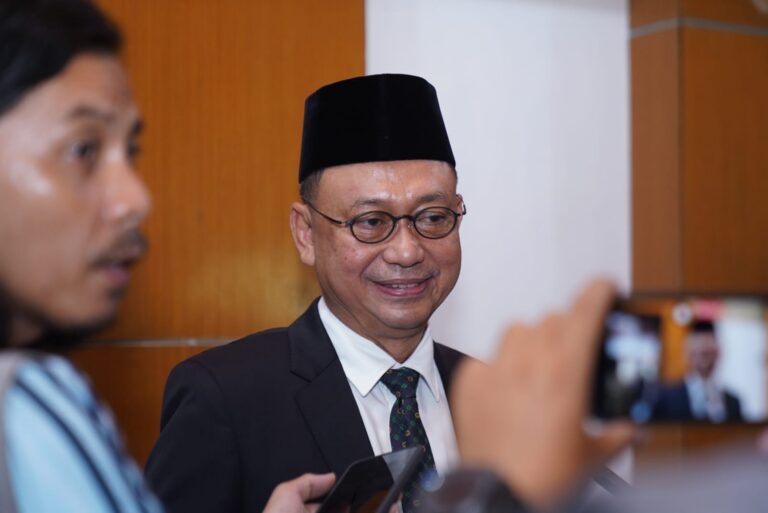 "Pemkot dan DPRD Pontianak sepakati KUPA-PPAS 2026. Volume APBD Perubahan disepakati naik menjadi Rp2,13 triliun dengan target pertumbuhan ekonomi hingga 5,65 persen."