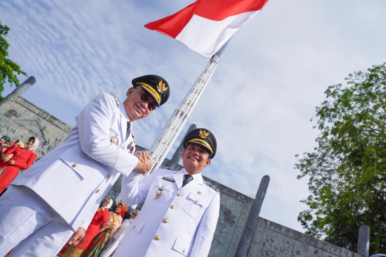 "Pemkot Pontianak mengimbau seluruh warga dan instansi mengibarkan Bendera Merah Putih serentak selama 1-31 Agustus 2026 untuk memeriahkan HUT ke-81 RI."