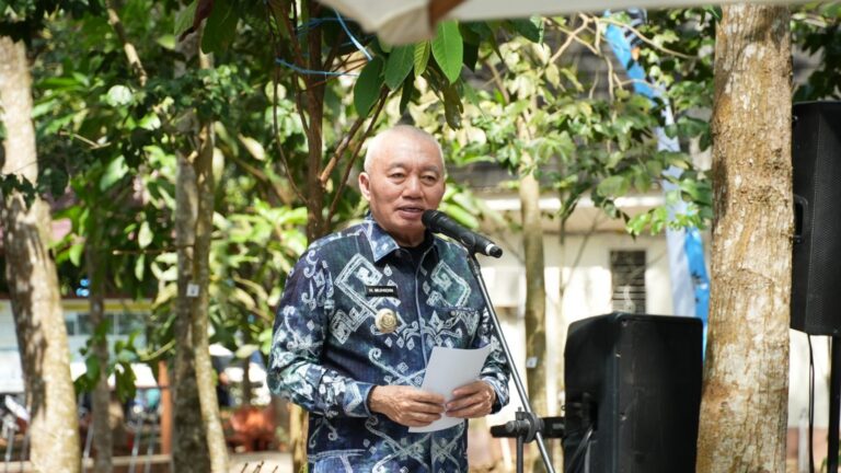 "Pemprov Kalsel mengevaluasi izin perdagangan karbon yang tak terealisasi serta meminta keberlanjutan program penukaran sampah dengan sembako bagi warga."