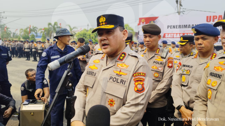 Kapolda Kalbar Irjen Pol Alberd Teddy Benhard Sianipar memberikan keterangan pers terkait penanganan karhutla di Kalimantan Barat. (Dok. Nusantara Post/Hendrawan)