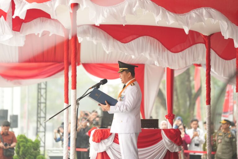 "Gubernur Kalbar Ria Norsan memimpin Upacara HUT ke-81 RI di Pontianak dan mendorong penguatan literasi sejarah perjuangan bangsa bagi generasi muda."