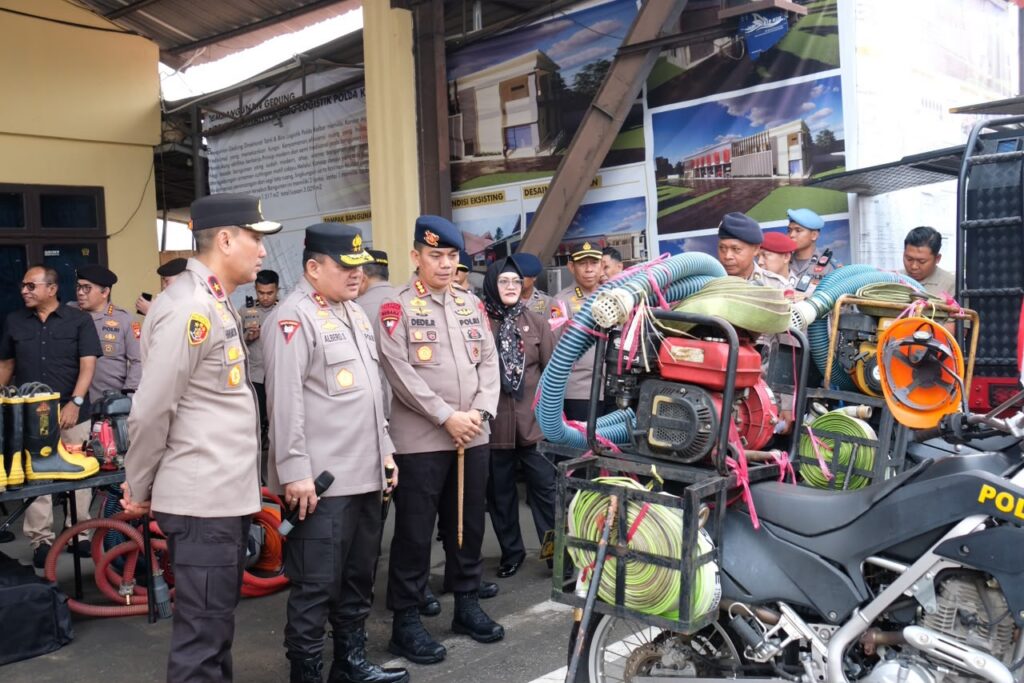Antisipasi Karhutla, Kapolda Kalbar Cek Kesiapan Pasukan dan Sarana Pemadam
