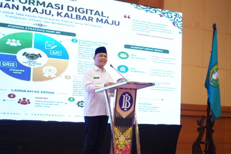 "Pemprov Kalbar meresmikan penggunaan Open API Bank Kalbar dan QRIS Dinamis MPM untuk mempercepat pembayaran pajak daerah secara digital."