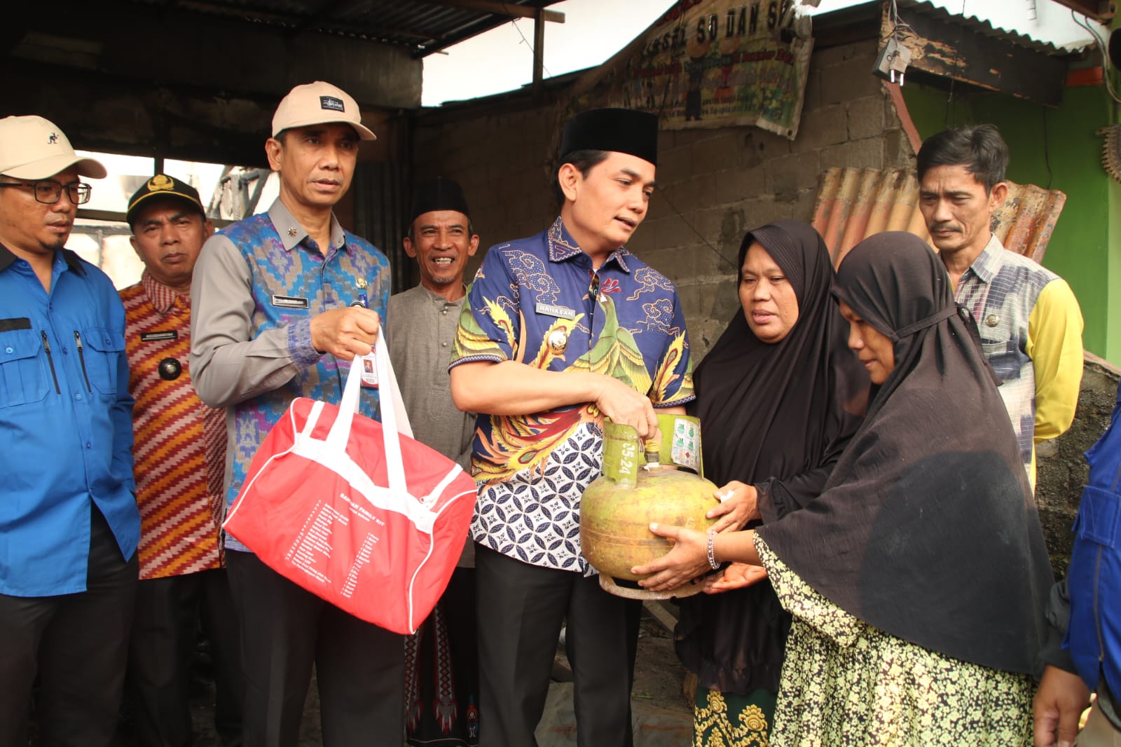 Rumah Hangus di Jeruju II, Pemkot Pontianak Salurkan Bantuan Logistik dan Material