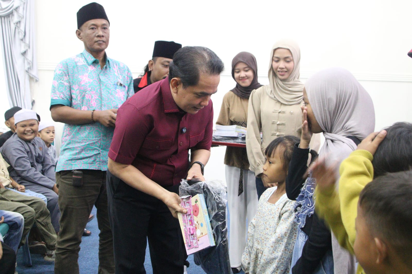 Sebanyak 150 Pelajar di Pontianak Terima Bantuan Tas dan Perlengkapan Sekolah Gratis