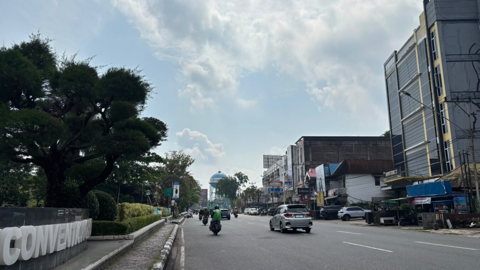 Terkepung Polusi Karhutla Sejak Malam, Udara Pontianak Senin Pagi Melonjak Mendekati Level Tidak Sehat
