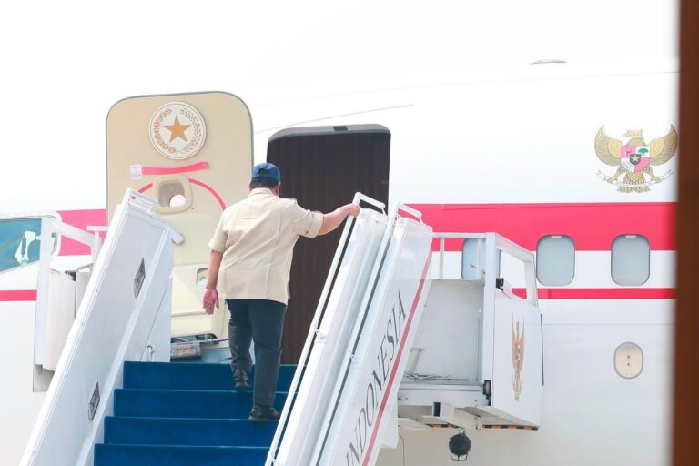 "Kalimantan Barat dikepung 3.704 titik panas karhutla dengan konsentrasi terparah di Ketapang, Presiden Prabowo datang ke Kalbar pantau pemadaman."