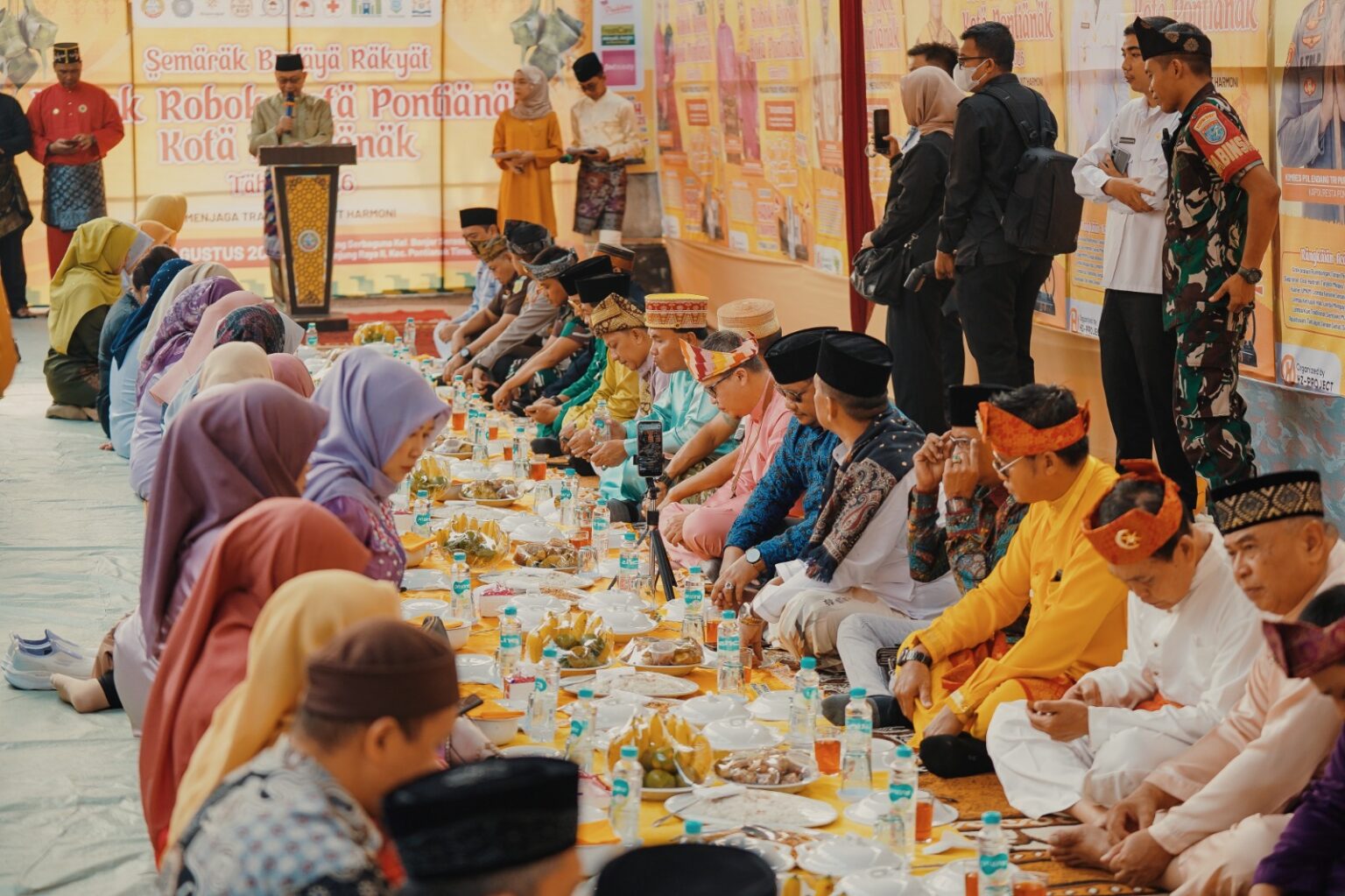 Pemkot Pontianak Gelar Pesta Rakyat Robo-Robo 2026, Warga Makan Beseprah dan Panjatkan Doa Selamat
