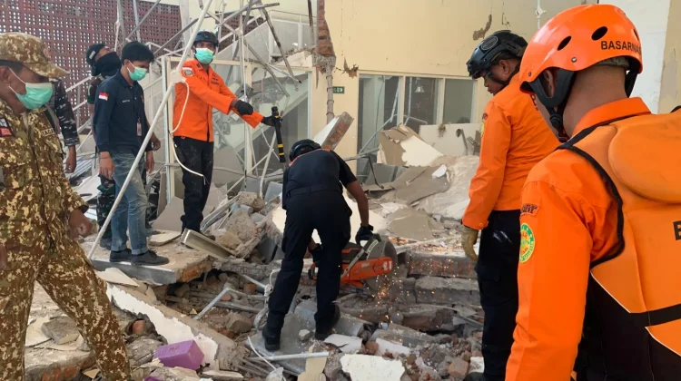Korban Meninggal Gempa M 7,7 NTT Melonjak Jadi 14 Orang, Puluhan Bangunan Roboh