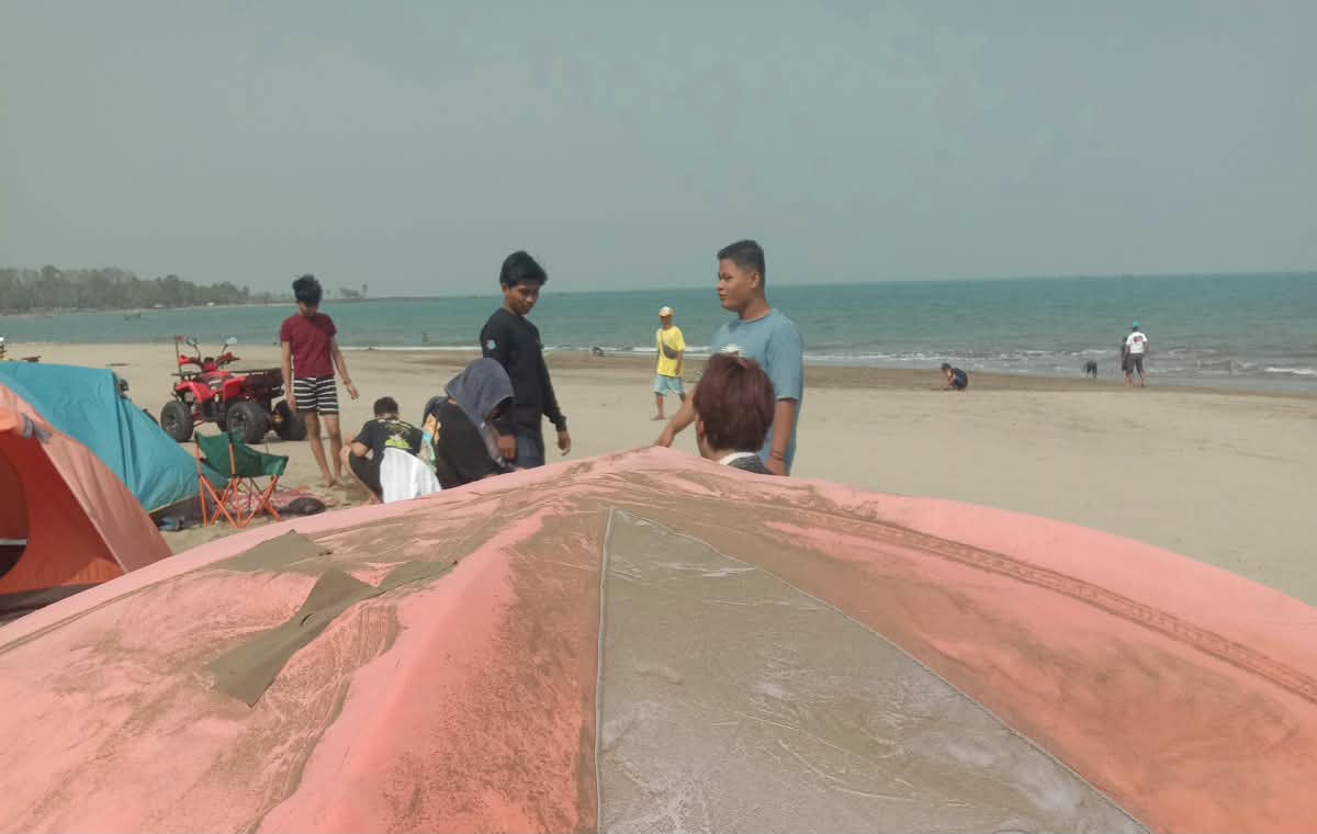 Abu Erupsi Anak Krakatau Meluas, Empat Bandara Ditutup Sementara